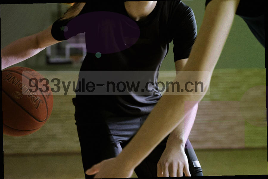 三块不同纹理的桌面对角排布，暗示三种判断维度